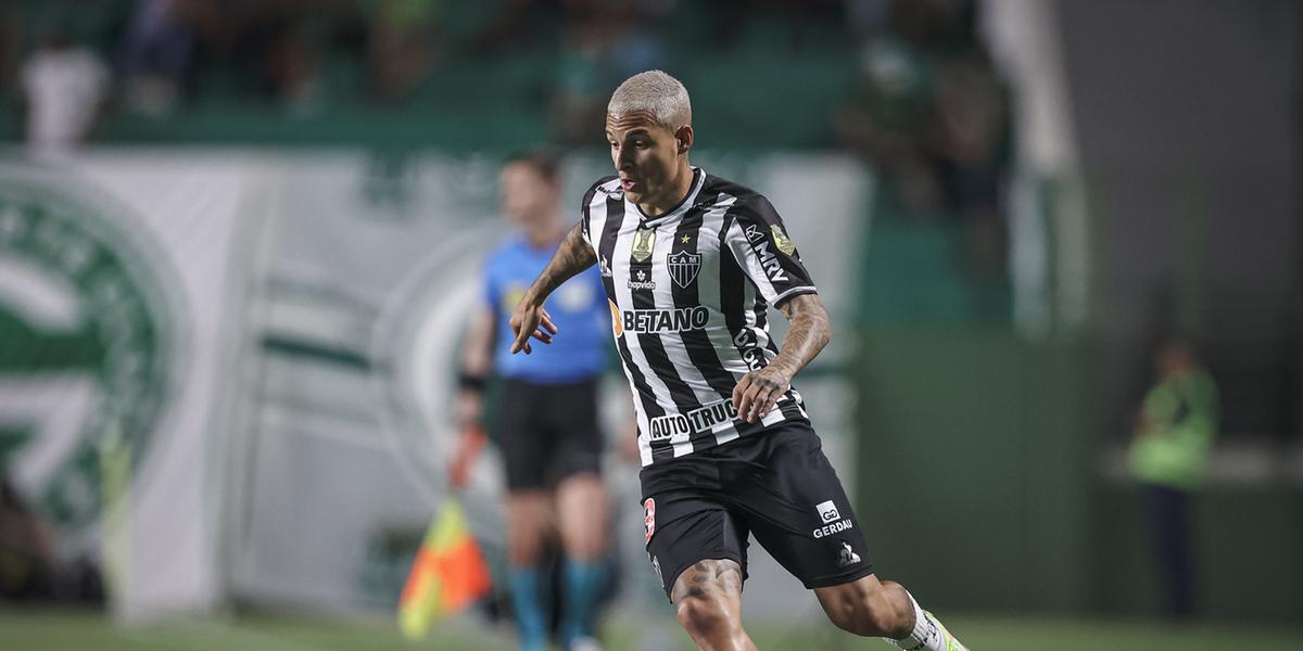 Lateral-esquerdo Guilherme Arana foi advertido com o cartão amarelo no confronto com o time esemeraldino (Pedro Souza / Atlético)