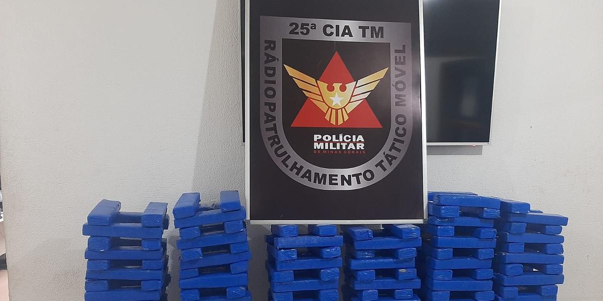 Na casa havia ainda um caderno com vários nomes que podem estar sofrendo crime de estelionato (Polícia Militar/Divulgação)