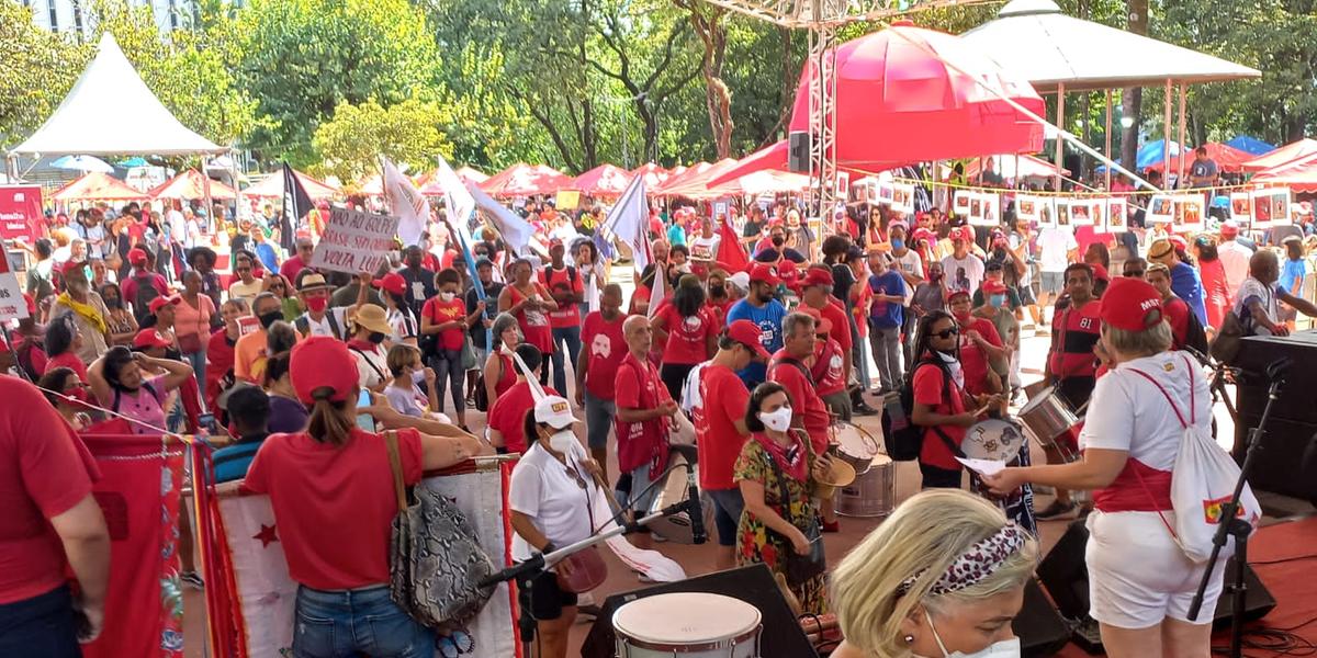 Manifestantes tomaram as praças Afonso Arinos e da Assembleia (Assessoria da CUT/Divulgação)