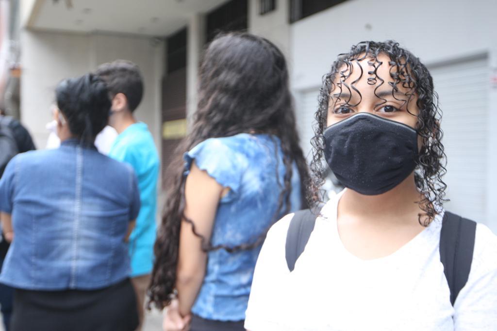 Samara Bruna, de 16 anos, diz que conseguiu ir apenas no último dia por causa do horário dos estudos (Valéria Marques/Hoje Em Dia)
