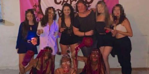 Estudantes divulgaram fotos em rede social com rosto e partes do corpo pintadas (Reprodução/Rede Social)