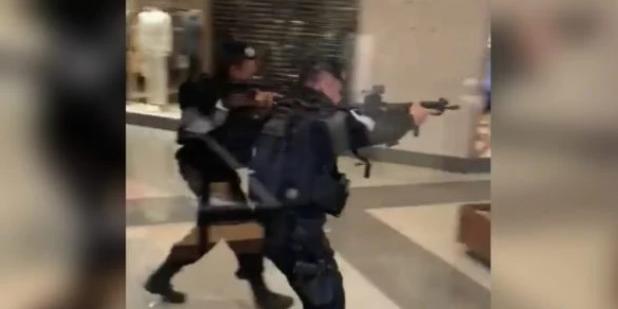 Assalto envolveu sete criminosos no início da tarde, quando o shopping tinha grande movmento (REDES SOCIAIS/REPRODUÇÃO)