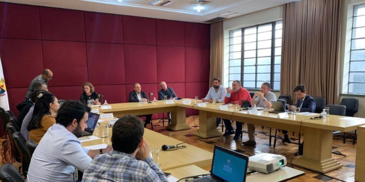 Reunião teve a presença de vereadores e representantes da Prefeitura de Belo Horizonte (Bruno Miranda/Divulgação)