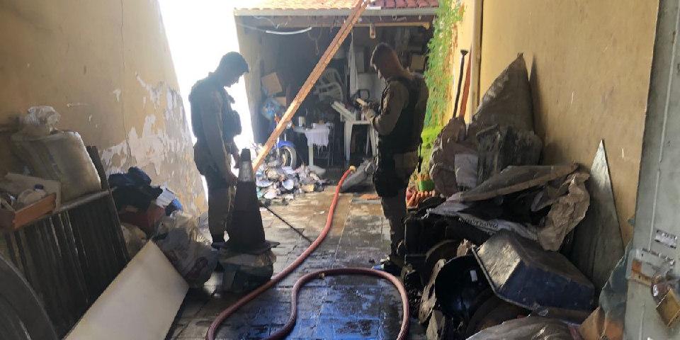 As chamas ficaram restritas ao sótão da casa localizada no Barreiro (Bombeiros MG / Divulgação)