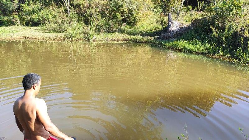 Homem de 42 anos se afogou ao entrar em lagoa, em Ribeirão das Neves, na Grande BH (CBMMG / Divulgação)