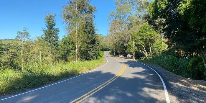 Trecho de 17,6 km da MG-040, entre Crucilândia e Itaguara, foi totalmente recuperado (DER-MG / Divulgação)