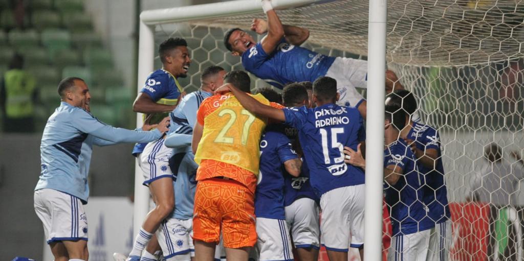 Jogadores da Raposa vibraram muito com o triunfo sobre o Remo (Fernando Michel)