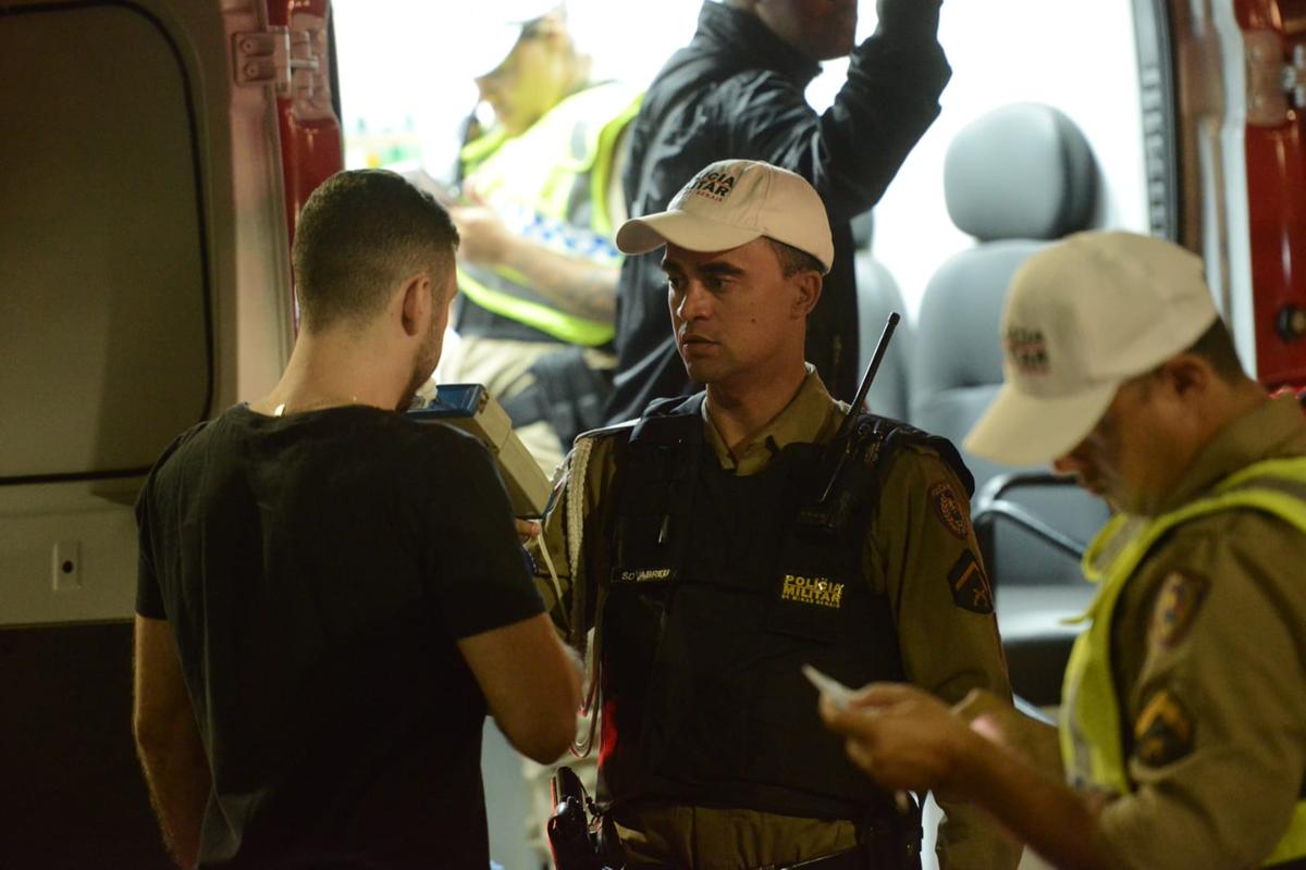 Motoristas fizeram testes de bafômetro em blitz na Campanha Maio Amarelo (Tiago Ciccarini / Divulgação Sejusp)