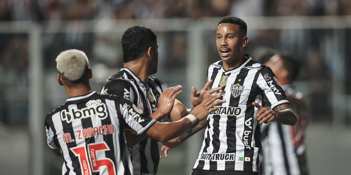 O Galo marcou um gol em cada tempo para garantir os três pontos sobre o Dragão (Pedro Souza/Atlético)