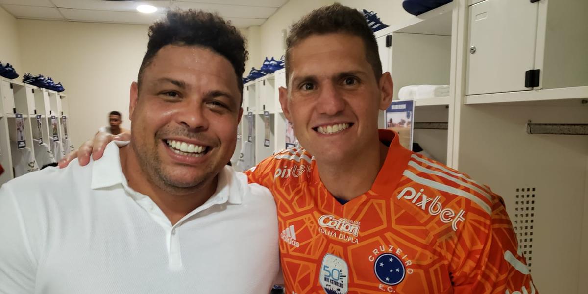 O Fenômeno ao lado do goleiro Rafael Cabral após a vitória sobre o Remo (Marco Ferraz/Cruzeiro)