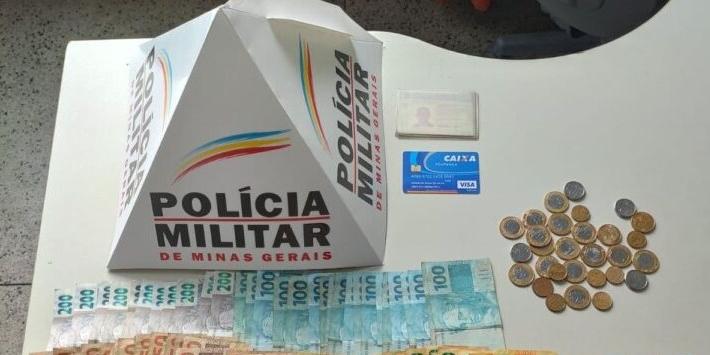 Dinheiro pertencia ao proprietário do veículo. (PMMG)