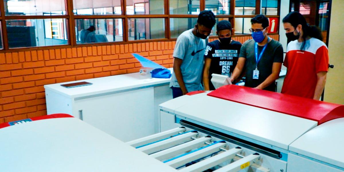 A formação de mão de obra industrial é basicamente presencial e sofreu muito com a paralisação de atividades na pandemia (Lucas Nolasco/Fiemg/Divulgação)