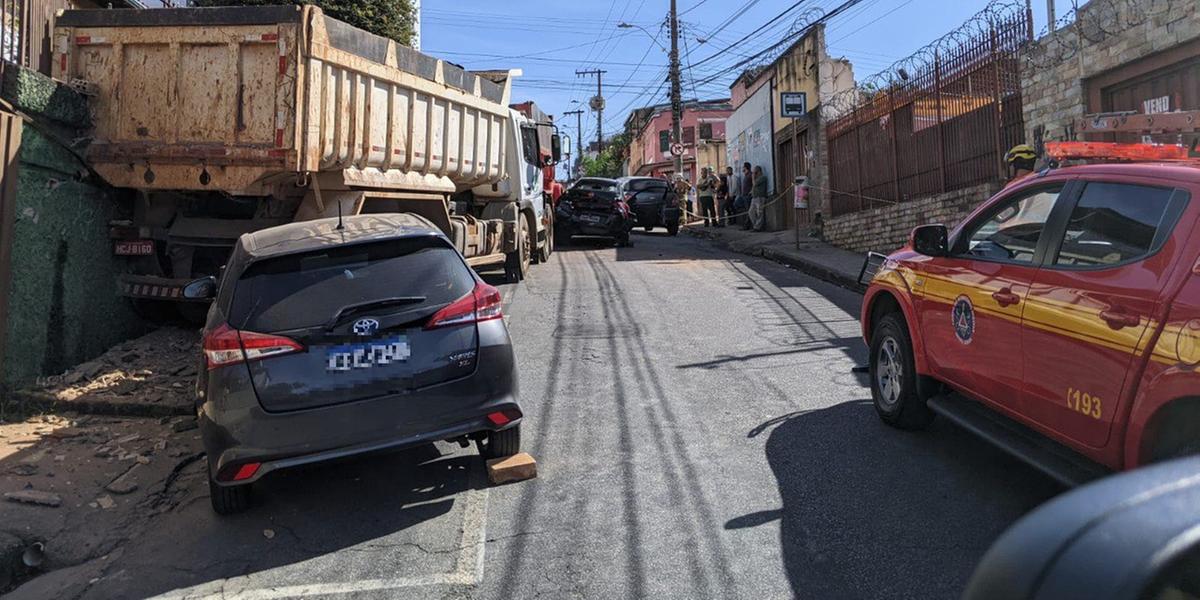 Acidente ocorreu na Rua Rosinha Sigaud (Divulgação / Corpo de Bombeiros)