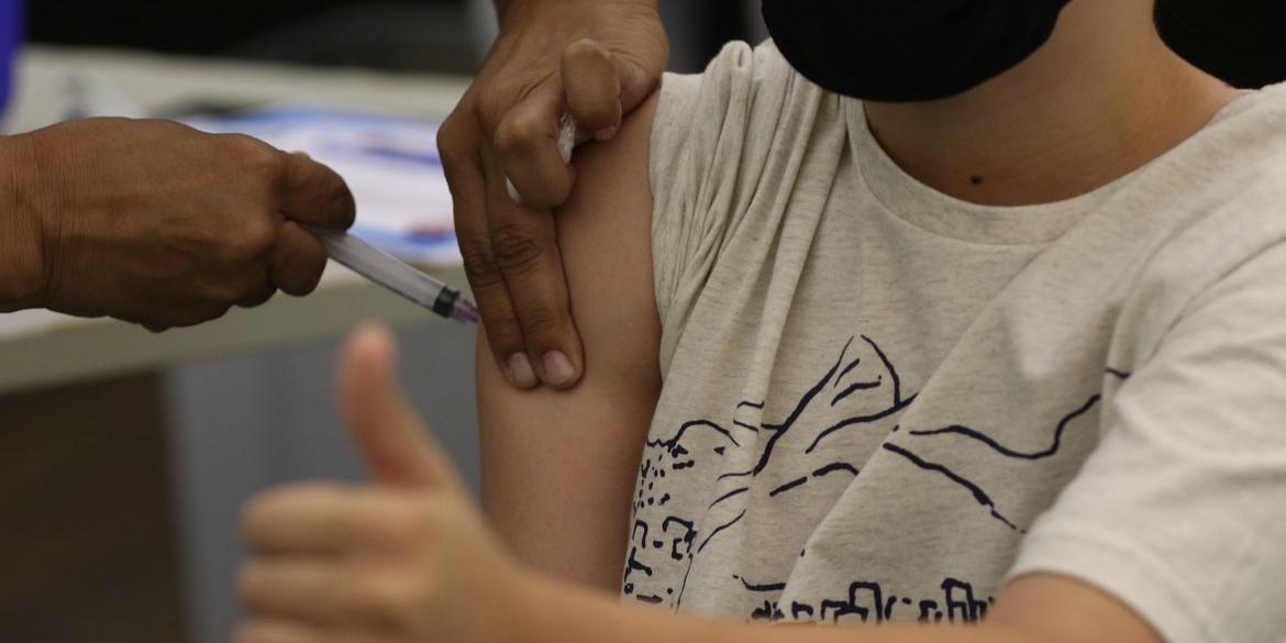 Segundo o governo, nenhuma política pública de saúde será interrompida e cuidados como uso de máscara e vacinação devem continuar (Tânia Rêgo/Agência Brasil)