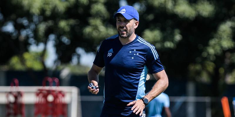 Técnico Paulo Pezzolano é um dos principais responsáveis pelo bom momento da Raposa na temporada (Gustavo Aleixo/Cruzeiro)