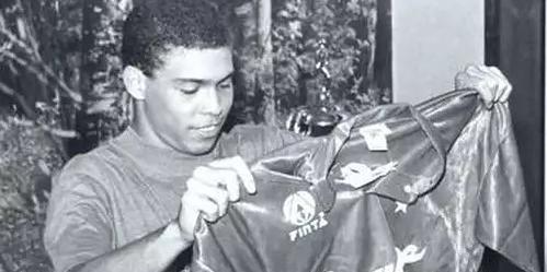 Ronaldo estreou no Cruzeiro em 1993 aos 16 anos (Reprodução/Instagram)