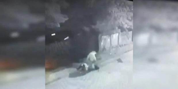 Após as agressões, a mulher foi hospitalizada em Sete Lagoas (Reprodução / Câmeras de segurança)