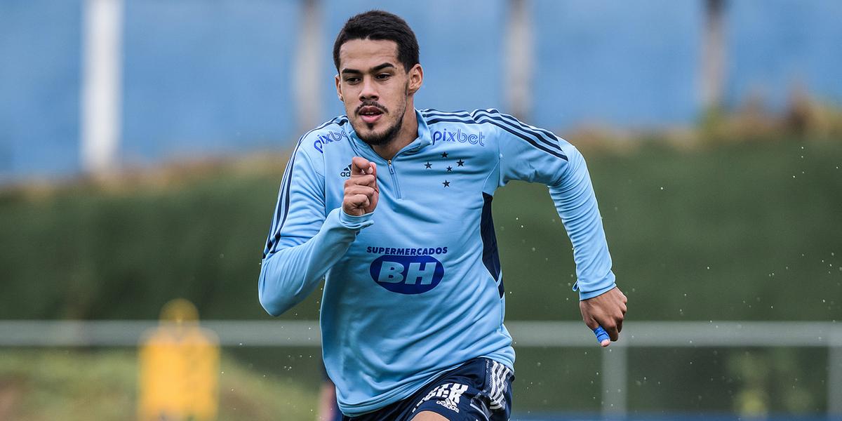 Zagueiro Oliveira foi advertido no primeiro tempo do confronto com o Criciúma (Divulgação/Cruzeiro)