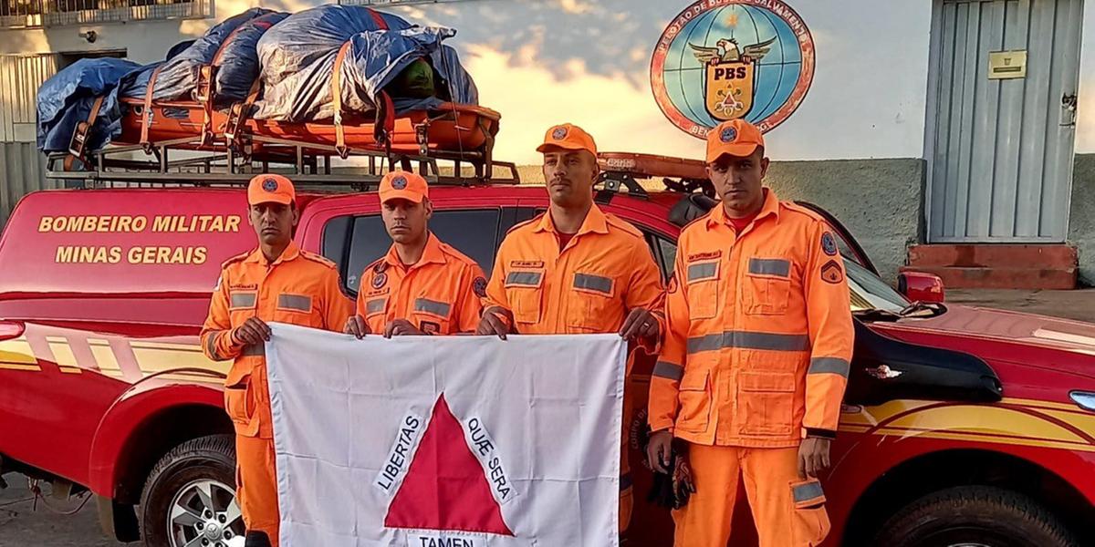 Esta é a primeira equipe dos bombeiros enviada para auxiliar na busca de pessoas desaparecidas. (Divulgação / CBMG)