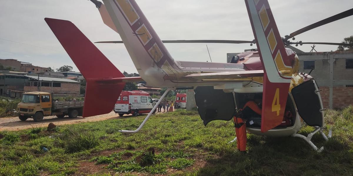 Homem cai de altura de 4 metros e fica com vergalhão atravessado no corpo (Corpo de Bombeiros de Minas Gerais / Divulgação)