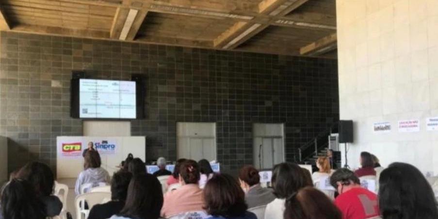 Professores da rede particular de ensino debatem greve (Sinpro / Divulgação)