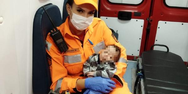 Bebê de 45 dias engasga durante amamentação e bombeiros orientam mãe por telefone (Corpo de Bombeiros / Divulgação)