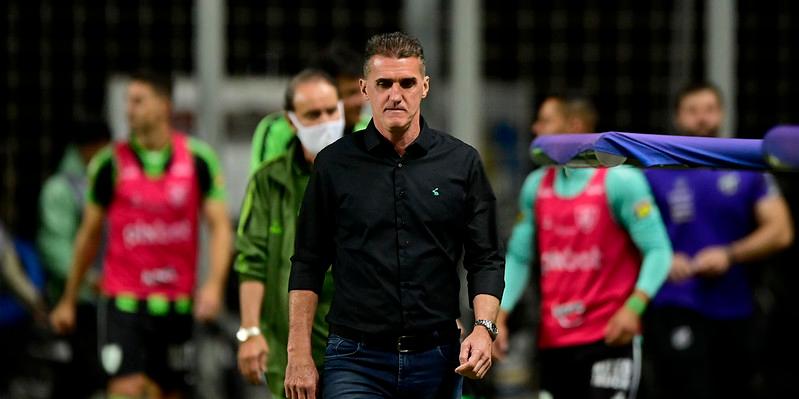 Treinador busca vitória para tirar América da Zona de Rebaixamento (Mourão Panda / América)