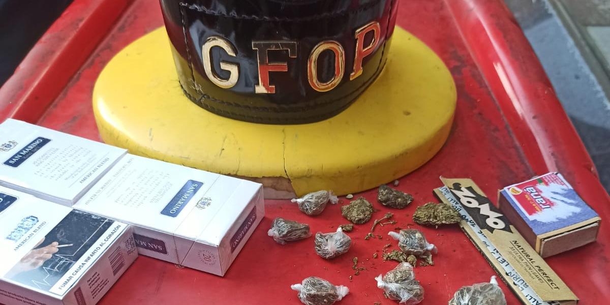 Homem de 65 anos que vendia picolé no centro da capital é preso em flagrante comercializando drogas (Guarda Civil / Divulgação)