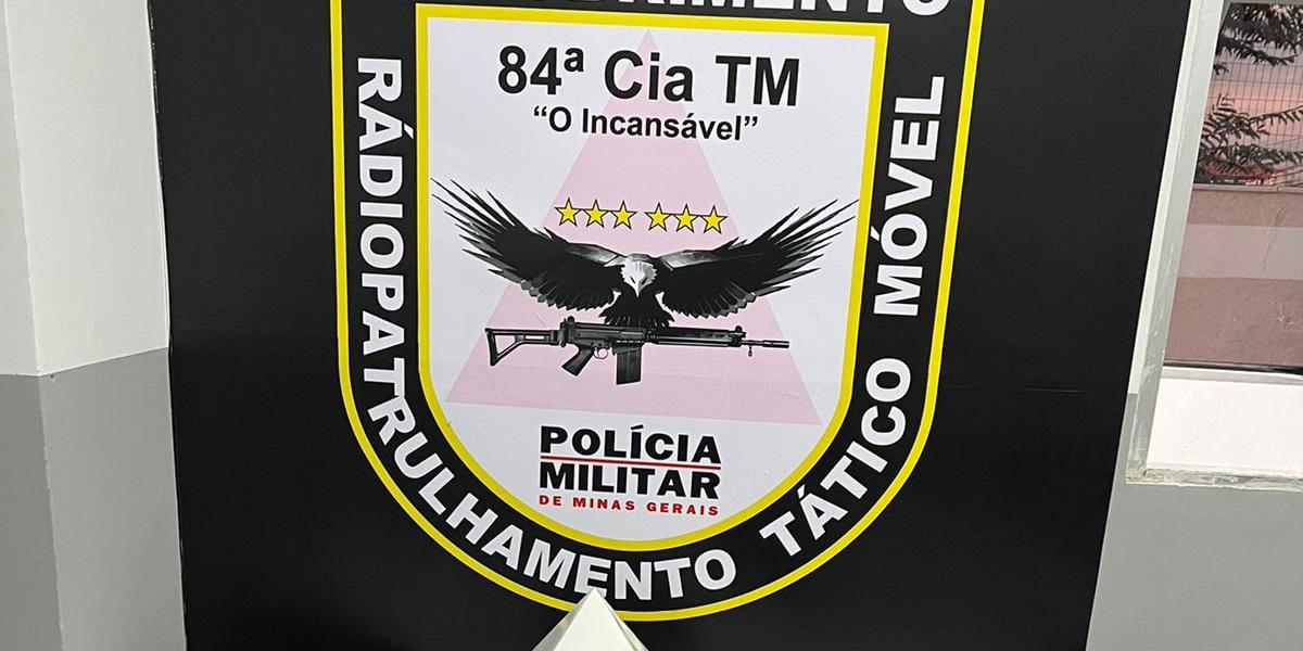 Homem que espalhava medo e terror em Contagem é preso em flagrante com uma espingarda e droga (Polícia Militar de MF/ Divulgação)