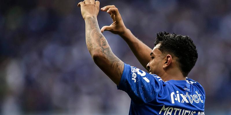 Lateral descartou favoritismo, mas afirmou que clube vai entrar com foco total buscando classificação (Staff Images)