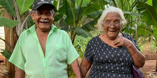 Seu Gervásio e dona Antônia são da tribo pataxós e vieram para BH há mais de 30 anos (Acervo Pessoal)