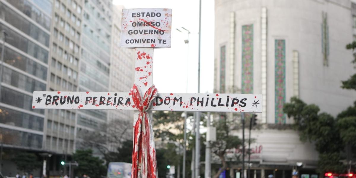 Protesto contra morte de indigenista e jornalista na Praça Sete, em BH (Fernando Michel / Hoje em Dia)