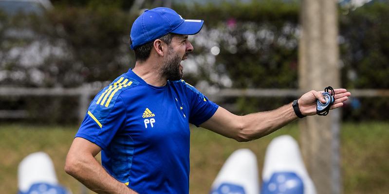 Uruguaio tem que achar substituto para Neto Moura, indisponível para jogo diante do Fluminense, pela Copa do Brasil (Gustavo Aleixo/Cruzeiro)