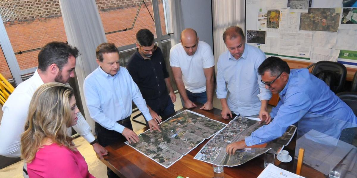 Encontro do prefeito de Betim, Vittorio Medioli, com representantes do Cruzeiro (Edson Dutra/Divulgação)