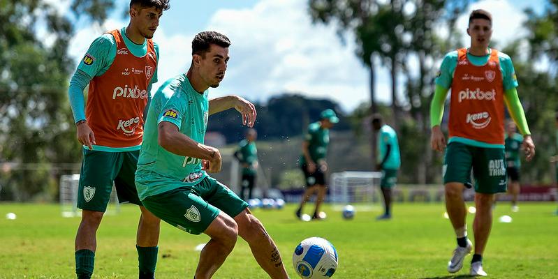 Jogadores têm a semana toda para treinar visando o Flamengo no próximo sábado (25) (Mourão Panda / América)