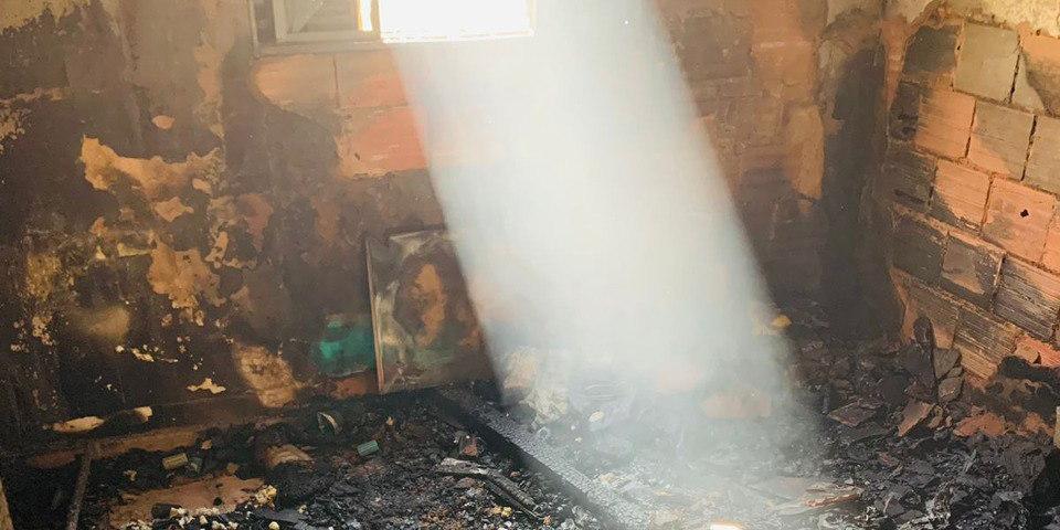 Bituca de cigarro pode ter provocado incêndio em casa de idosas (Corpo de Bombeiros de Minas Gerais \ Divulgação)