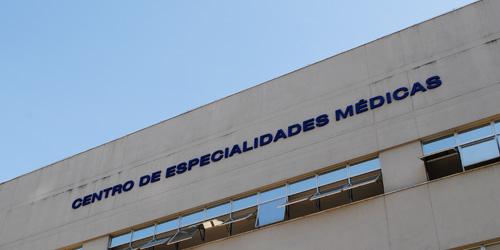 Recém-nascido estava dentro de banheiro masculino do Centro de Especialidades Médicas da Santa Casa de BH (Santa Casa de BH / Divulgação)