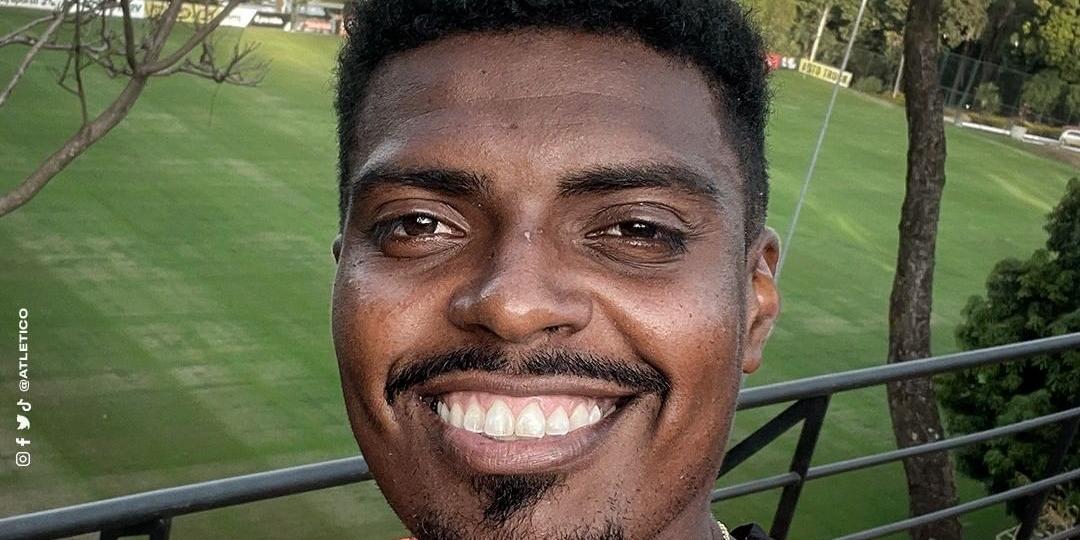 O zagueiro esteve na Cidade do Galo nesta segunda-feira (27)