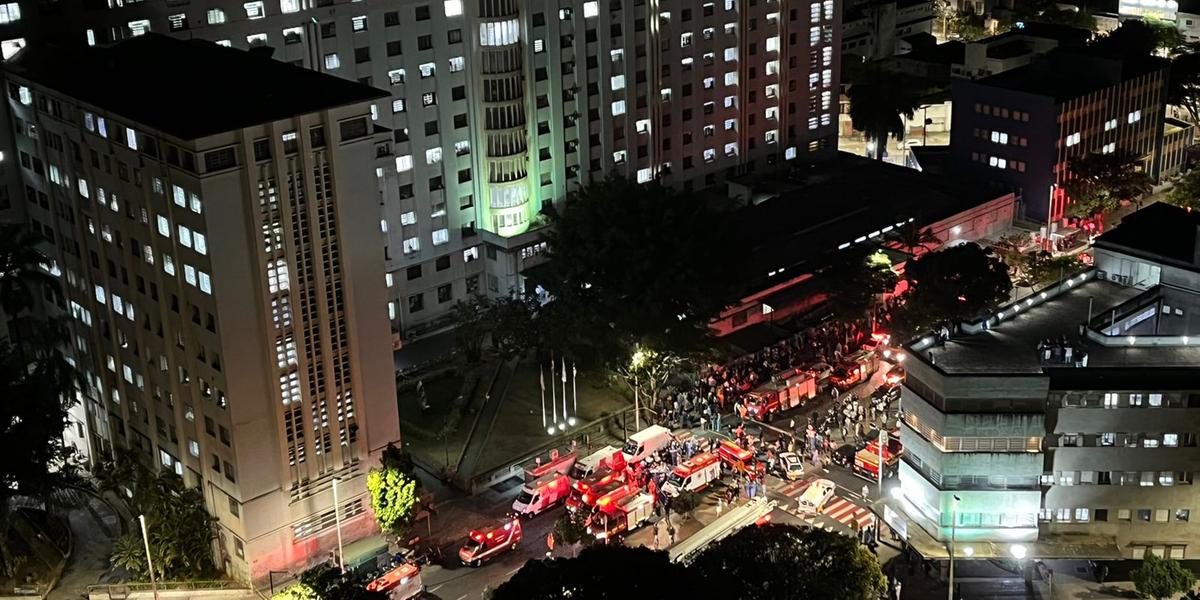 Bombeiros enviaram 10 viaturas à Santa Casa de BH após incêndio em quarto do 10º andar (WhatsApp / Reprodução)