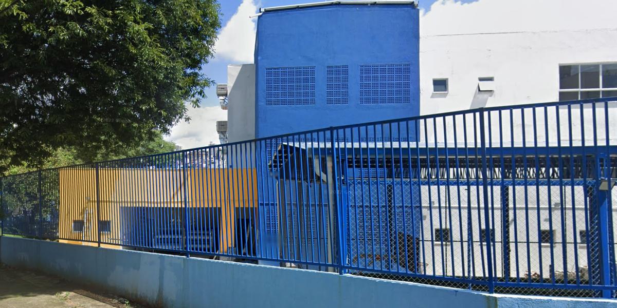 Funcionário foi afastado pela direção da instituição de ensino após denúncias de assédio contra crianças (Google Street View / Reprodução)