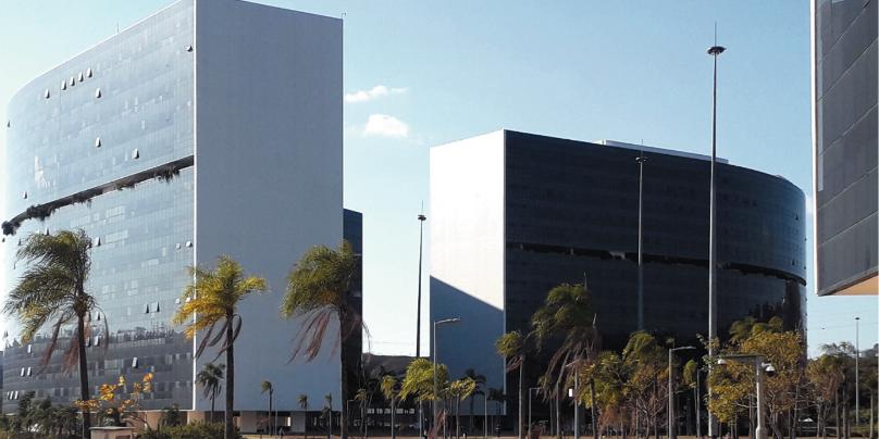 Durante cinco anos, servidores estaduais conviveram com o parcelamento de salários em Minas (Maurício Vieira)