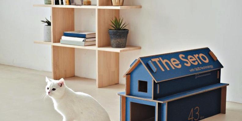 Se o Homem-Aranha salva o gato do alto da árvore, a Samsung oferece um lar para o bichano a partir da caixa de TV, que também pode virar mesinha ou estante (Samsung/Divulgação)