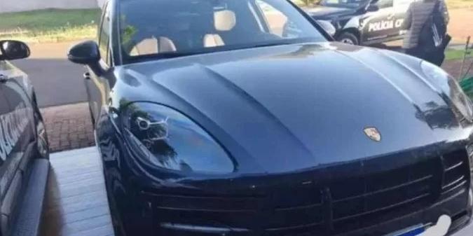 Veículo Porche Macan, avaliado em mais de R$ 500 mil, está entre os bens apreendidos (PCMG / Divulgação)