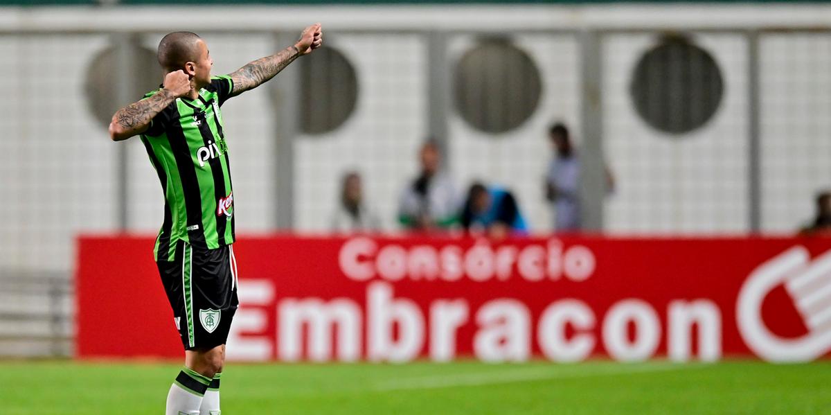 Wellington Paulista abriu o placar para o América logo aos cinco minutos de jogo (Mourão Panda / América)