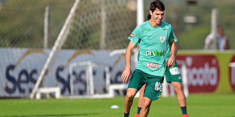 Alê deve ser titular na partida diante do Goiás (Mourão Panda / América)