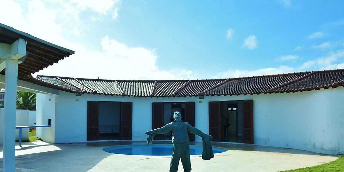 Casa de Darcy Ribeiro em Maricá (RJ) foi projetada por Oscar Niemeyer (Prefeitura de Maricá / Divulgação)
