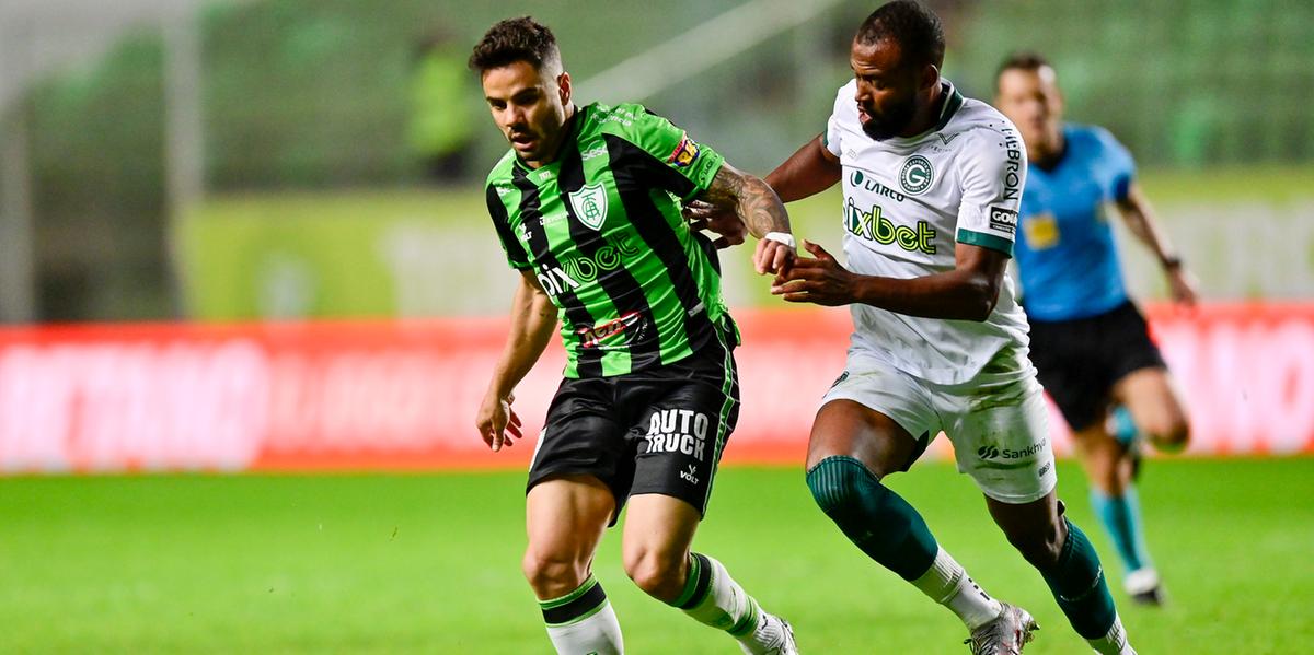 Henrique Almeida foi o grande nome do jogo, saindo do banco de reservas para marcar o único gol do América (Mourão Panda/Divulgação)