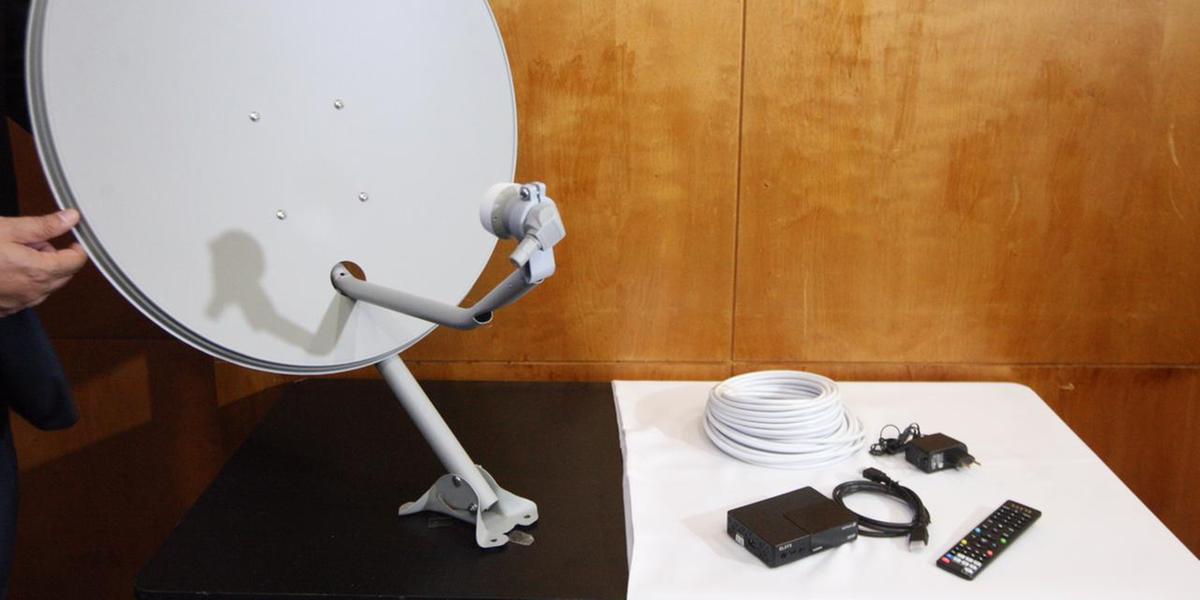 Novo equipamento digital para recepção de sinal de TV via satélite (Lucas Prates / Hoje em Dia)