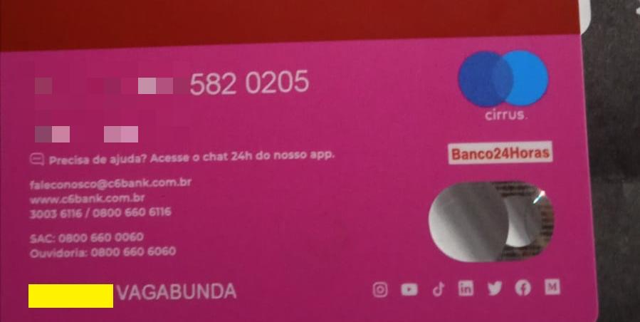 Onde devia estar o sobrenome da cliente, apareceu a palavra "vagabunda" (Reprodução / Arquivo pessoal)