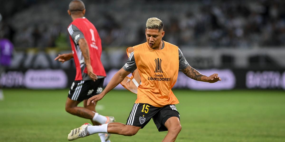 Zaracho no aquecimento antes de entrar em campo pelo Atlético contra o Emelec (Mineirão/Divulgação)